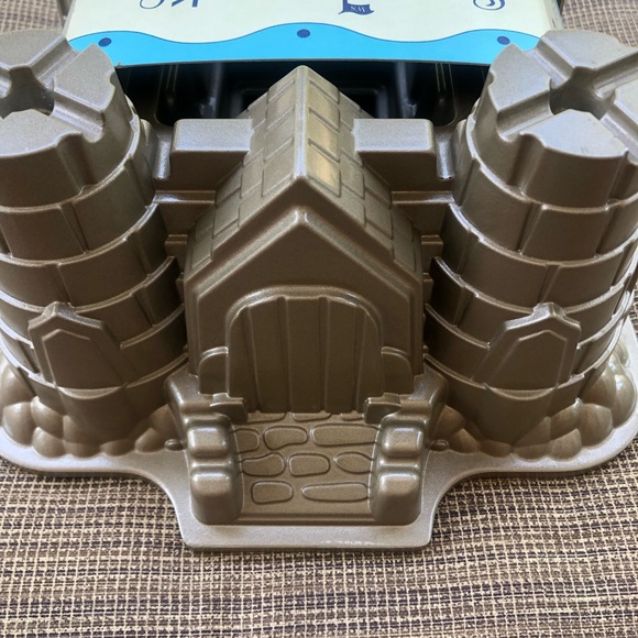 NWT Williams Sonoma NordicWare Sandcastle Bundt Pan - Picture 5 of 5